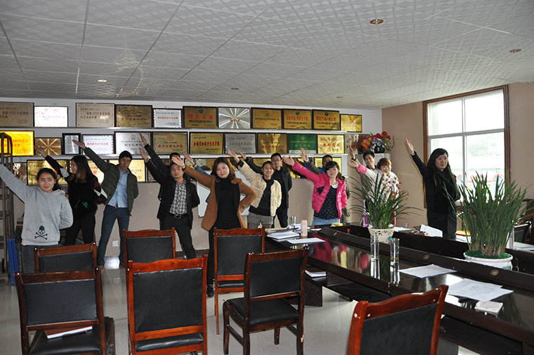 領導學員(yuán)展示舞蹈